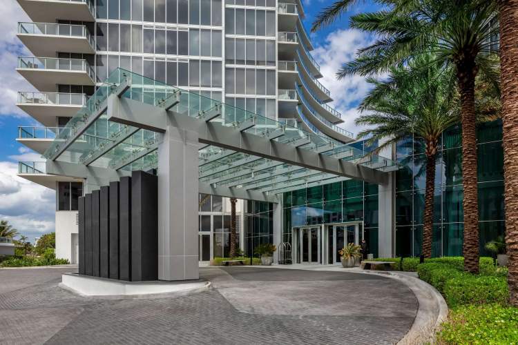 Atrium, Façade and Canopies For Beach Residences | Architecturally Exposed Steel