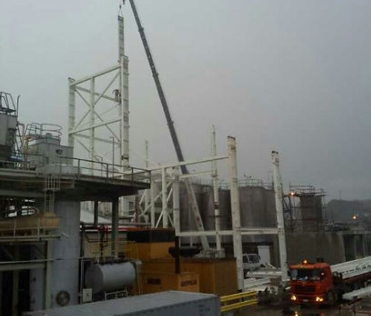 Brewhouse_Brewery_Upgrade_Prefabricated_Steel_Building_Papua_New_Guinea_09_steel-structure-installation