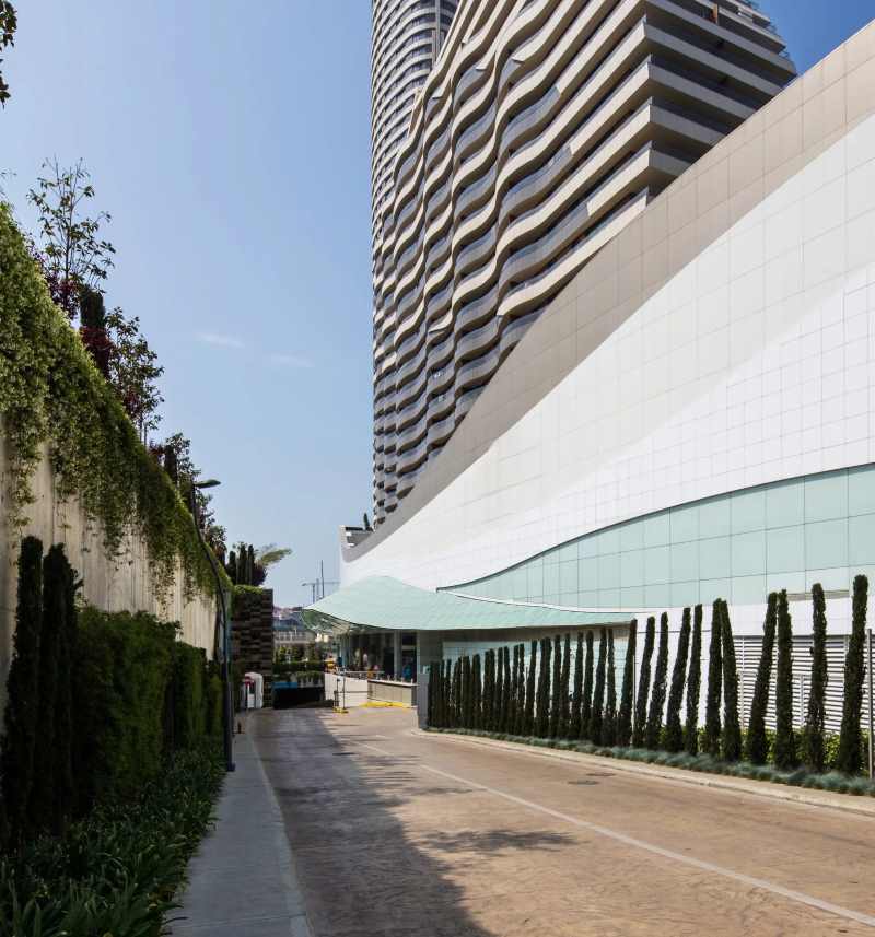 Cantilevered Undulating Canopies At Shopping Mall Podium | Architecturally Exposed Steel