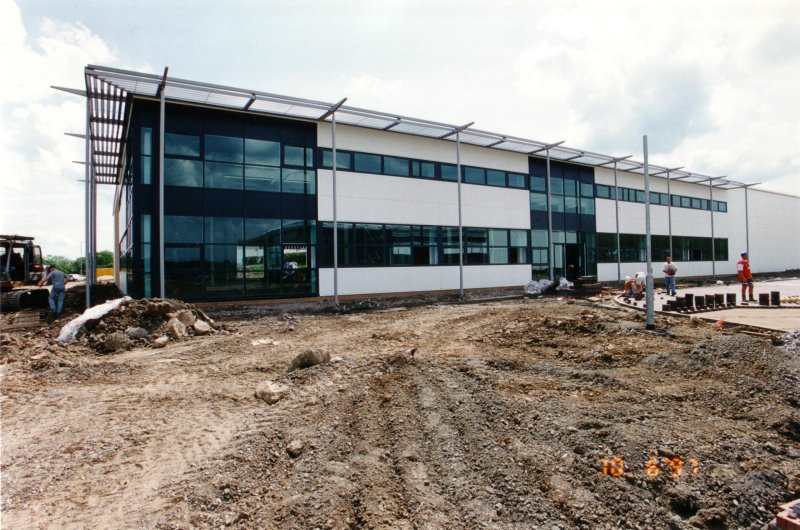 Hamilton_Industrial_Factory_Building_with_architectural_tubular_steel_work_Scotland_02