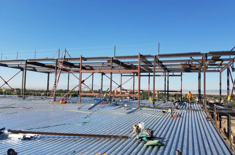 Hospital_Building_Steel_Structure_System_3_Floor_Deck_Installation