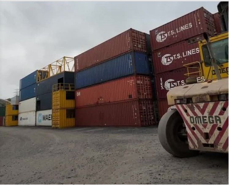Innovative_Multi-level_Reefer_Monitoring_Gantry_Built_from_Used_Shipping_Container_12