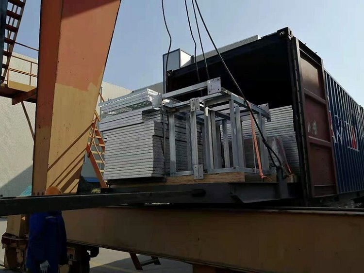 Pre-Engineered_Buildings_vs_Conventional_Buildings_Which_is_Better_04-Components-loading-for-shipping
