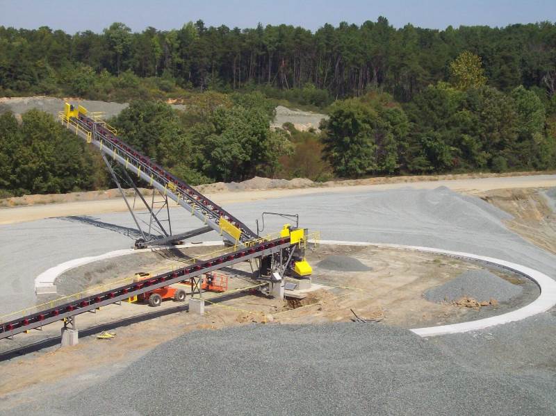 Screen Station Buildings and Screen Feed&Discharge Conveyors Steel Structures: 24” x 120’ Radial Stacker