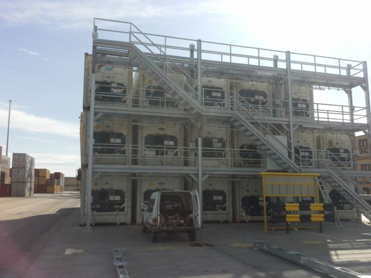 Reefer_Rack_Gantry_Steel_Structures_for_Reefer_Container_Stacks_Valencia_Spain_05