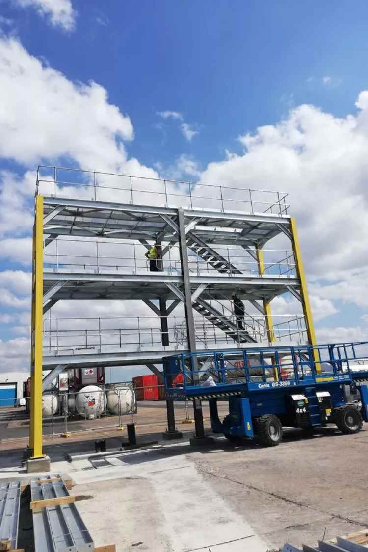 Refrigerated_Container_Rack_Reefer_Power-suppling_Gantry_Platform_02_Erection_Reefer_Gantry_structure