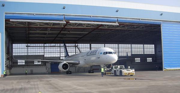 Single_Bay_PEB_Steel_Aircraft_Hangars_With_Electrical_Roll_up_Doors