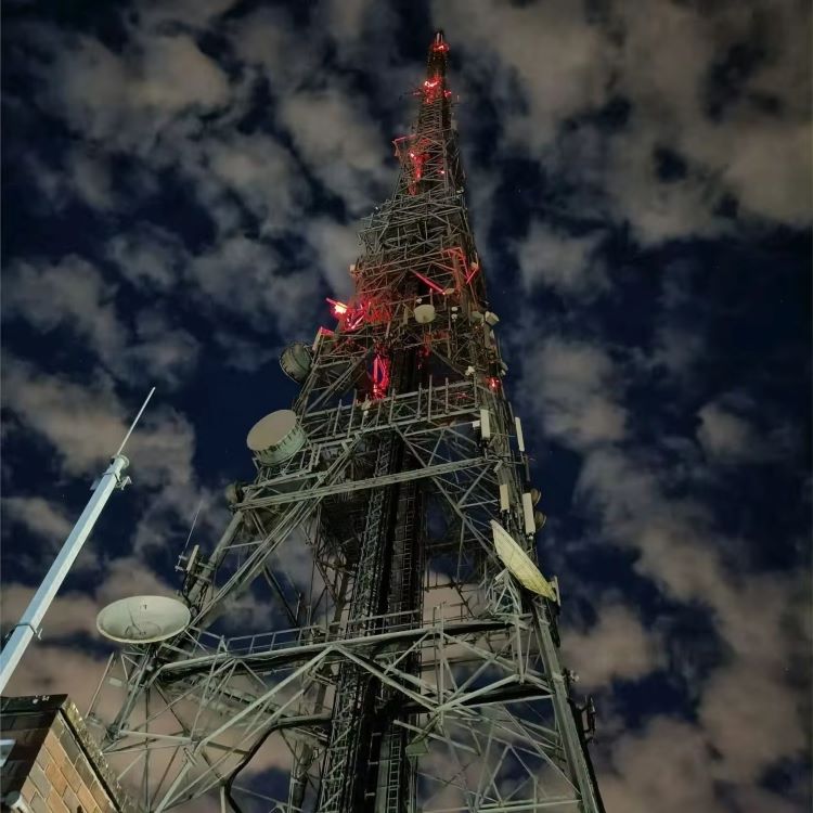 Standing_Wi_Fi_Internet_Radio_Wimax_3g_4g_Antenna_Telecom_Microwave_Mast_Steel_Tower_01