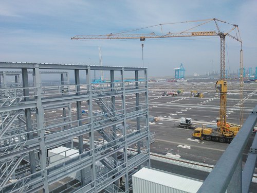Steel_Reefer_Racks_and_Reefer_Safety_Tunnels _For_APM_Terminal_Maasvlakte II_10_Installation