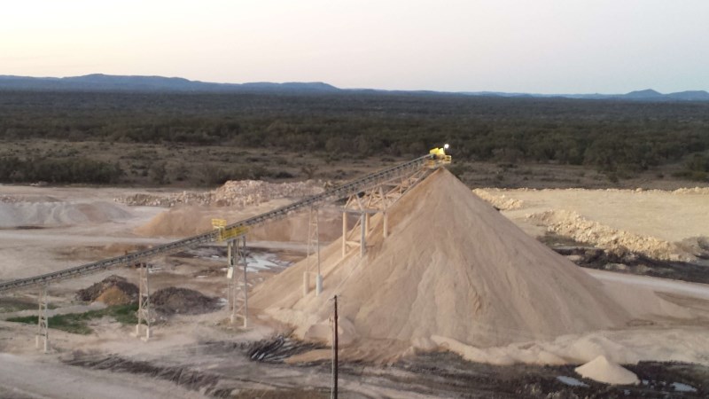 Screen Station Buildings and Screen Feed&Discharge Conveyors Steel Structures: 36” X 150’ Fixed Stacker stacking a sand product